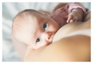 Aleitamento materno é fundamental para mães e bebês
