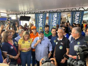 Candidato Ibaneis Rocha visita Taguacenter