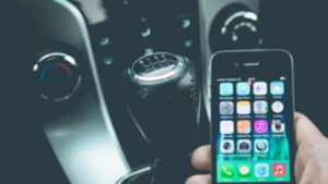 Uso de celular ao volante é atitude que mais incomoda motorista