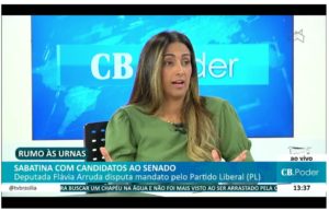 Candidata Flávia Arruda declara perseguição política em campanha
