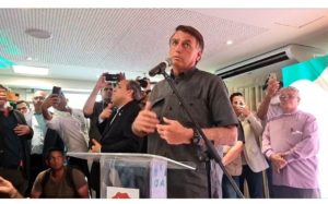 Em Recife, Bolsonaro diz que Lula vai voltar para a cadeia