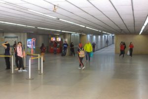 Passarela do metrô de Taguatinga é reaberta para pedestres