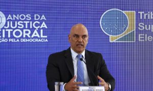 Moraes determina provedoras de redes sociais a enviarem conteúdo de Bolsonaro à PGR