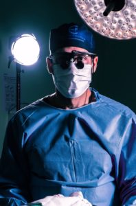 Médico explica o porquê que a rinoplastia deve ser feita com um especialista