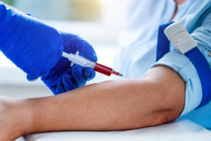 Novo estudo aponta que exame de sangue pode ajudar a diagnosticar transtornos mentais