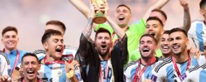 Argentina conquista o tricampeonato mundial e consagra Lionel Messi
