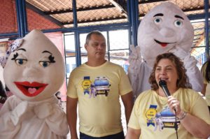 Carro da Vacina vai ao Sol Nascente e servidores são homenageados