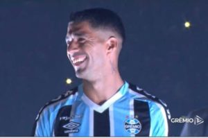 Luis Suárez é apresentado ao torcedor do Grêmio