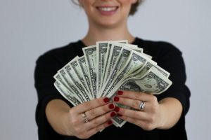 Dólar sobe para R$ 5,45 e fecha no maior valor desde julho