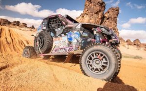 Catarinense é primeira brasileira a competir como pilota no rali Dakar