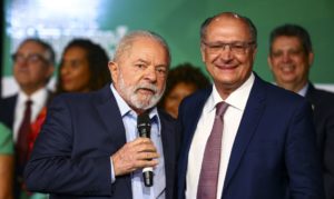 TSE avalia duas ações de investigação eleitoral contra Lula e Alckmin por abuso de poder econômico