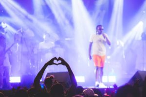 Deu Samba! Mais de seis mil pessoas vibraram em show promovido pelo Sesc-DF com Xande de Pilares