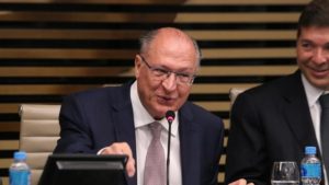 “Temos 150 bilhões de dólares de comércio bilateral e nossa meta é aumentar esse comércio e diversificá-lo”, diz Geraldo Alckmin durante reunião da COSBAN
