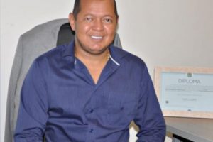 Secretário Ubiratan Sampaio não atende demandas da população