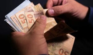 Mensalidades Escolares: Projeção de aumento de 9% em escolas particulares para 2024