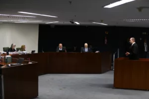 Lula anuncia indicação de Cristiano Zanin para o STF