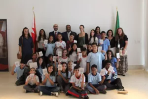 Programa Embaixada de Portas Abertas leva estudantes de escolas públicas a conhecerem embaixadas em Brasília
