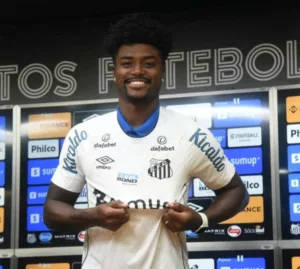 Zagueiro do Santos é denunciado por recebimento de propina em esquema de manipulação de jogos