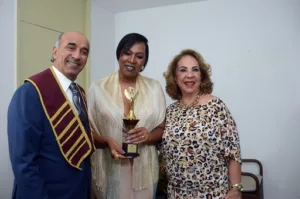 Deputada do DF recebe Troféu Mulher 2023 em evento na Embaixada da Argélia