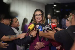 Senadora destaca importância da liberdade de imprensa e alerta para o impacto das transformações tecnológicas