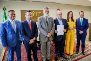 Governo do DF recebe importante doação de equipamentos de informática para crianças e adolescentes