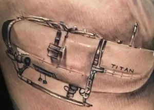Tatuador capixaba presta homenagem ao submarino Titan com tatuagem temática