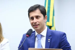 Deputado Duarte anuncia substitutivo para regular planos de saúde coletivos e limitar reajustes