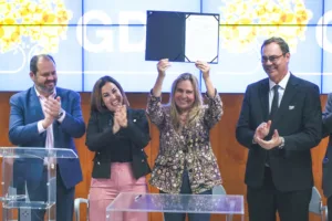 Celina Leão sanciona lei de apoio ao primeiro emprego para profissionais de enfermagem