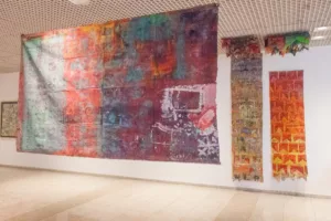 Artista plástico Marcelino Cruz realiza visita guiada a exposição na CLDF