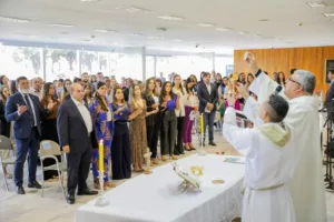 Governador Ibaneis Rocha participa de Santa Missa em Ação de Graças no Palácio do Buriti