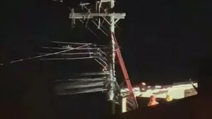 Homem sobe em poste para fugir da PM e deixa centenas sem luz em MG