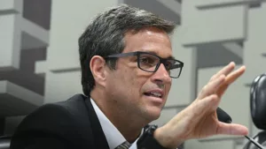 Banco Central avalia extinção do sistema de rotativo do cartão de crédito, anuncia Campos Neto