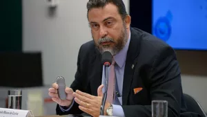 Ex-diretor adjunto da Abin admite alertas a G. Dias sobre ataques de 8 de janeiro