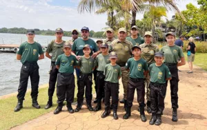 Mergulhadores voluntários realizam mutirão de limpeza no Lago Paranoá durante a Semana Lago Limpo