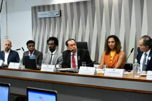 Debate aponta necessidade de punições mais severas contra racismo no futebol