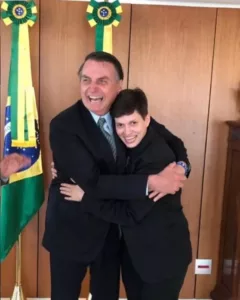 Influenciadora e apoiadora de Bolsonaro, Karol Eller, falece aos 36 anos
