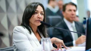 Relatora pede indiciamento de Bolsonaro e figuras de alto escalão