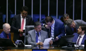 Câmara dos Deputados aprova projeto de taxação dos super-ricos com mudanças significativas