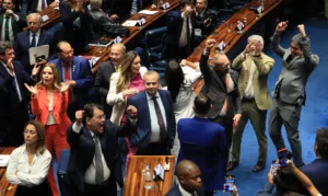 Reforma tributária é aprovada no Senado com alíquotas reduzidas