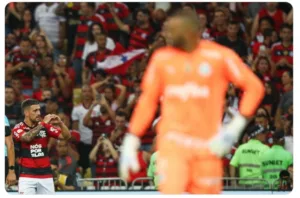 Flamengo goleia Palmeiras por 3 a 0 e volta à briga pelo título do Brasileirão