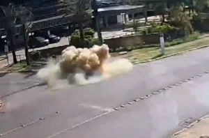 Vídeo: Explosão de bueiro causa susto em Brasília