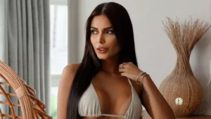Fernanda Campos surpreende fãs ao vender roupas usadas vinculadas ao encontro de Neymar Jr.