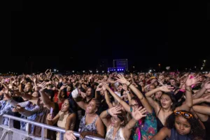 Sesc-DF promove agenda cultural com show de Péricles, Benzadeus, Clareou e espetáculos nos teatros