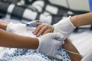 Hospital da Cidade do Sol amplia leitos em tempo recorde para combater epidemia de dengue