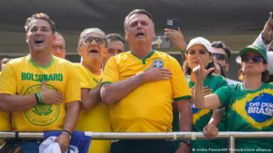 Futuro incerto: Bolsonaro pede pacificação em meio a turbulências