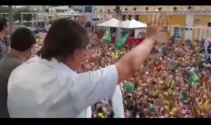 Vídeo: Bolsonaro ovacionado em São Sebastião
