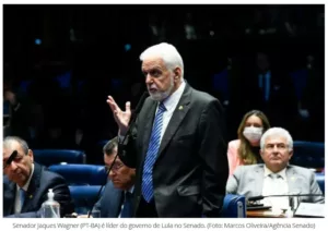 Vídeo: Líder do PT no Senado discorda de declaração de Lula sobre Israel