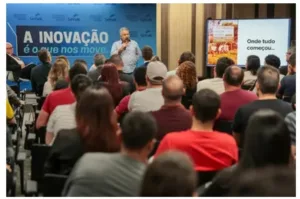 Empresário Charles Maryoshi de Oliveira inspira futuros empreendedores na Aula Magna Empresarial