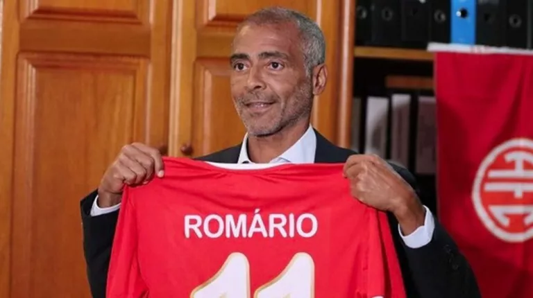 Romário volta aos gramados após 15 anos: Contrato assinado com America-RJ