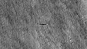 LRO da NASA capta imagem curiosa sobrevoando a lua: Mistério resolvido